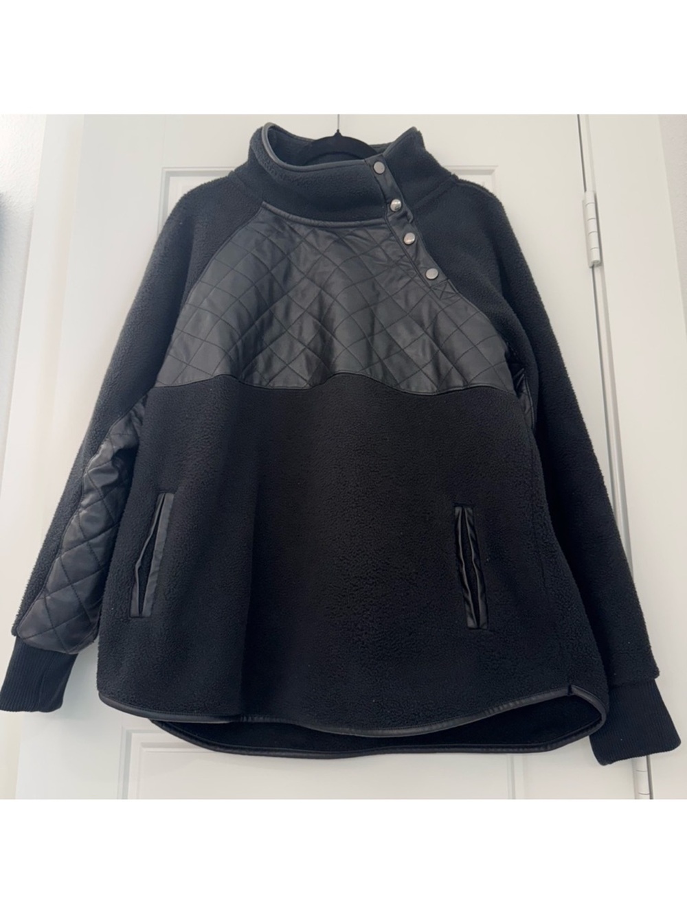 Abercrombie & Fitch Pullover Sweatshirt - Large - Black